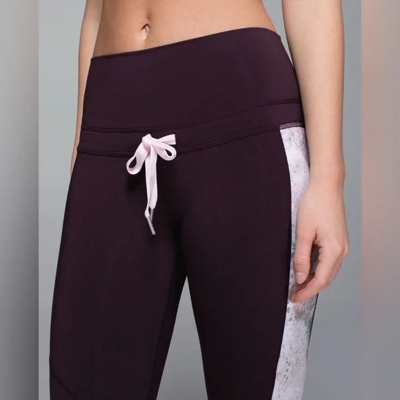 Lululemon Retreat 7/8 Pant Black Cherry / Sugar Crush Multi - Picture 5 of 8